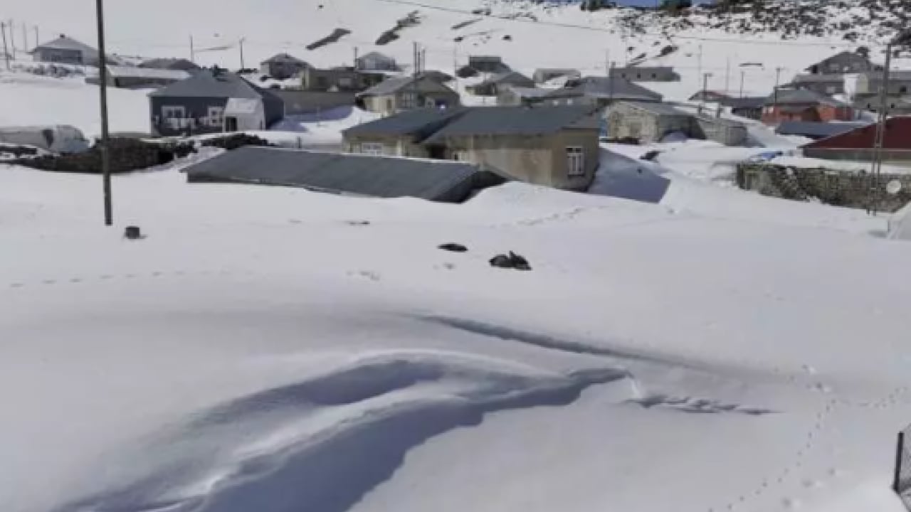 Foto - Nisan ayında kara gömüldüler: Beyaz örtü 3 metreyi aştı!