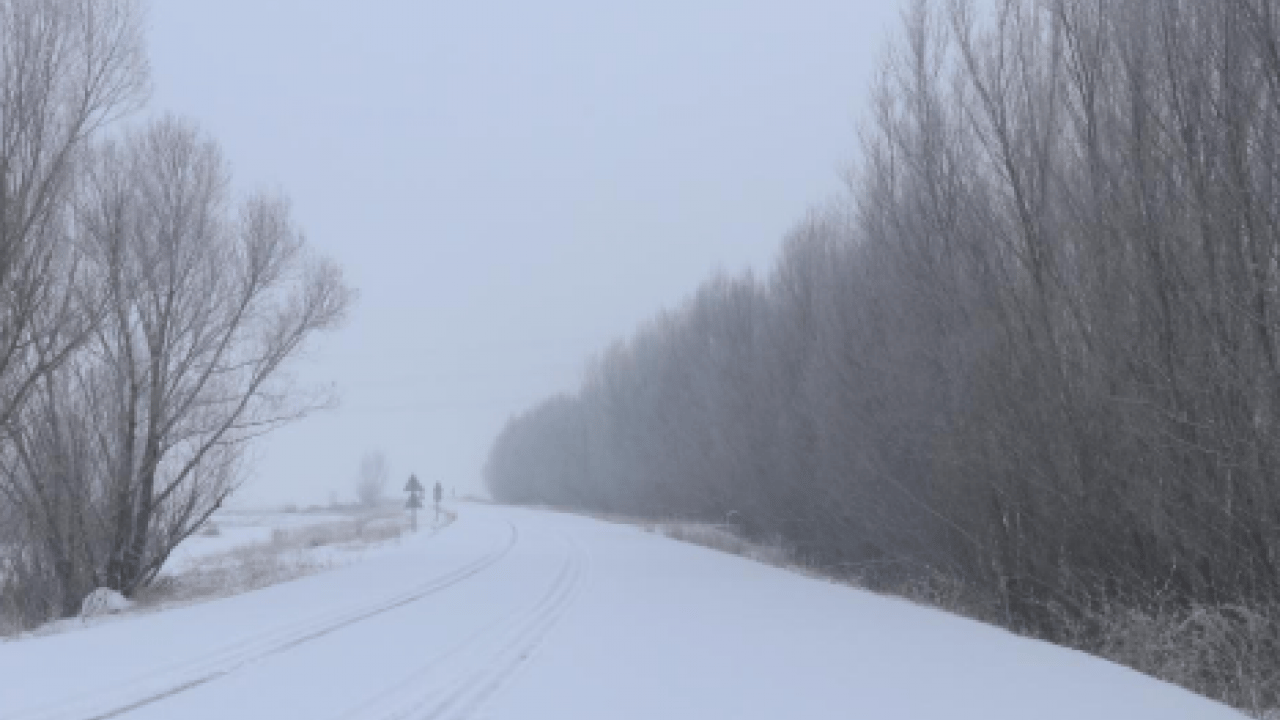 Nisan’da kış geri döndü! Her yer beyaza büründü