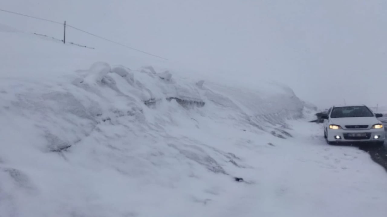 Foto - Nisan’da kış geri döndü! Her yer beyaza büründü