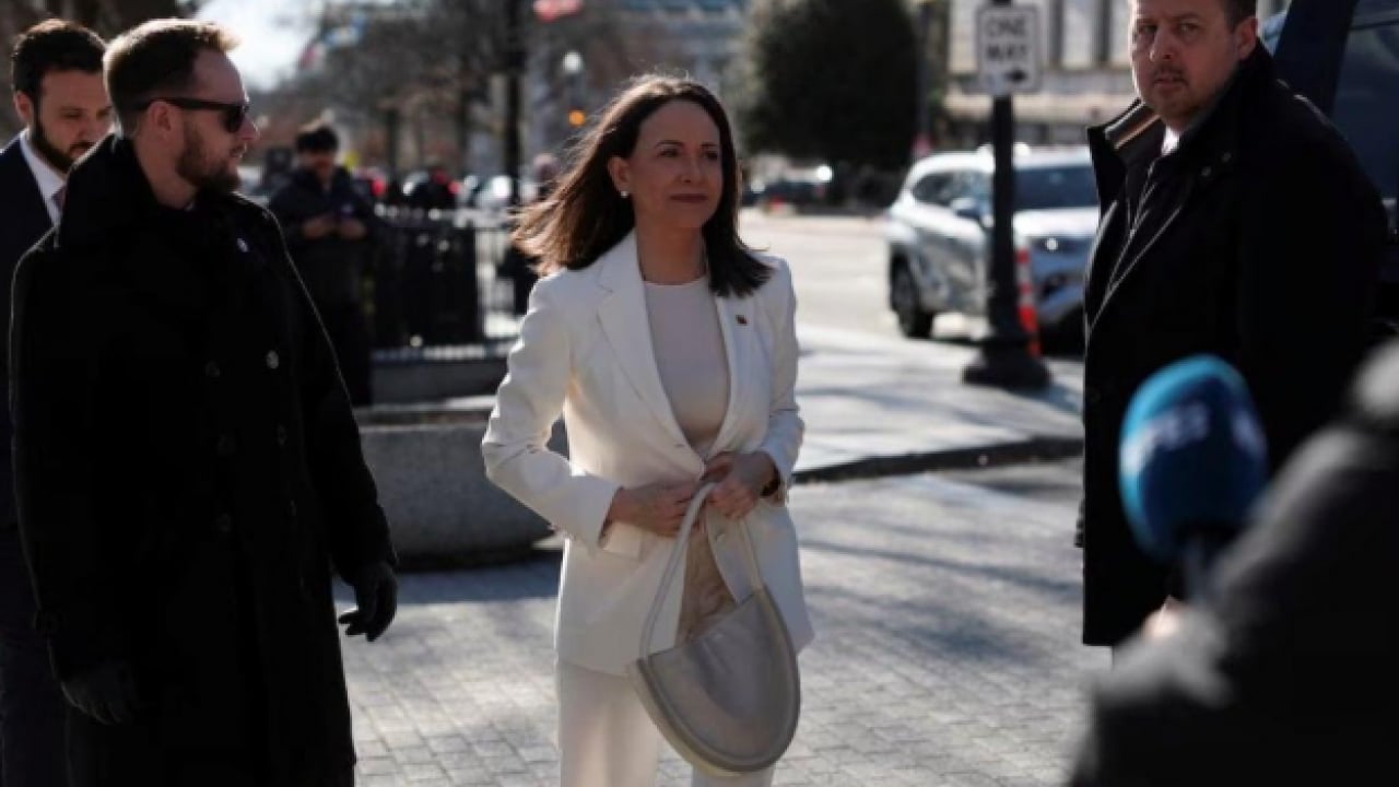 Foto - Nobel Barış Ödülü Trump'a verildi! Ödülü kukla lider sundu