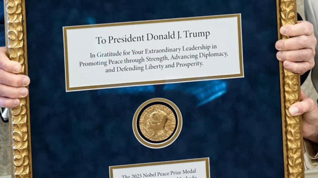 Foto - Nobel Barış Ödülü Trump'a verildi! Ödülü kukla lider sundu