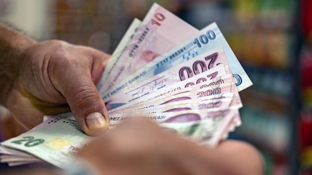Foto - Nokta atışı tahminleriyle bilinen isim canlı yayında rakam verdi! Milyonlarca memur ve emekliye temmuz şoku