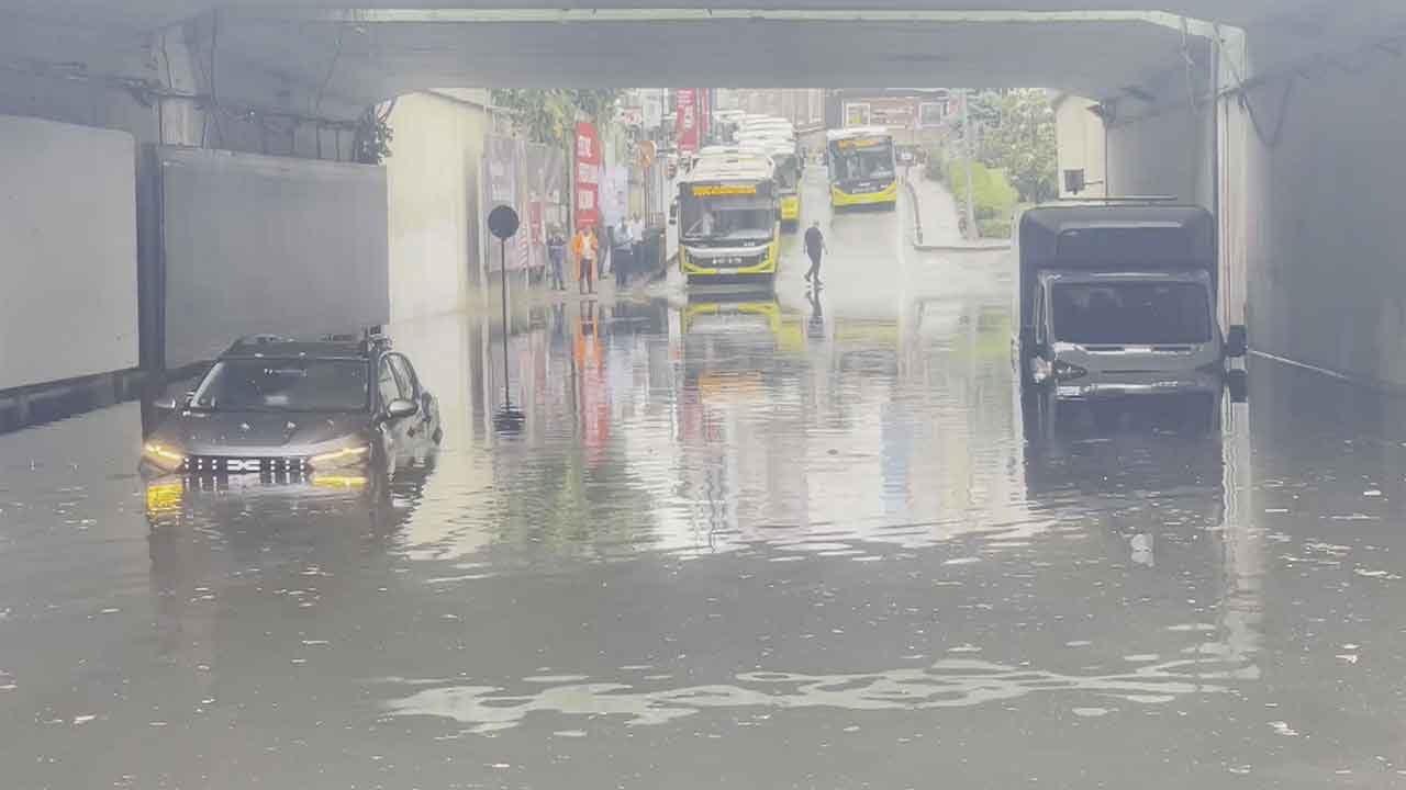 Foto - Nuri Aslan beceriksiz Ekrem’i aratmıyor: İstanbul'da alt geçit göle döndü