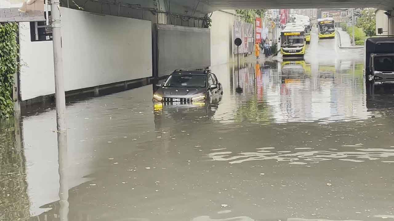 Foto - Nuri Aslan beceriksiz Ekrem’i aratmıyor: İstanbul'da alt geçit göle döndü