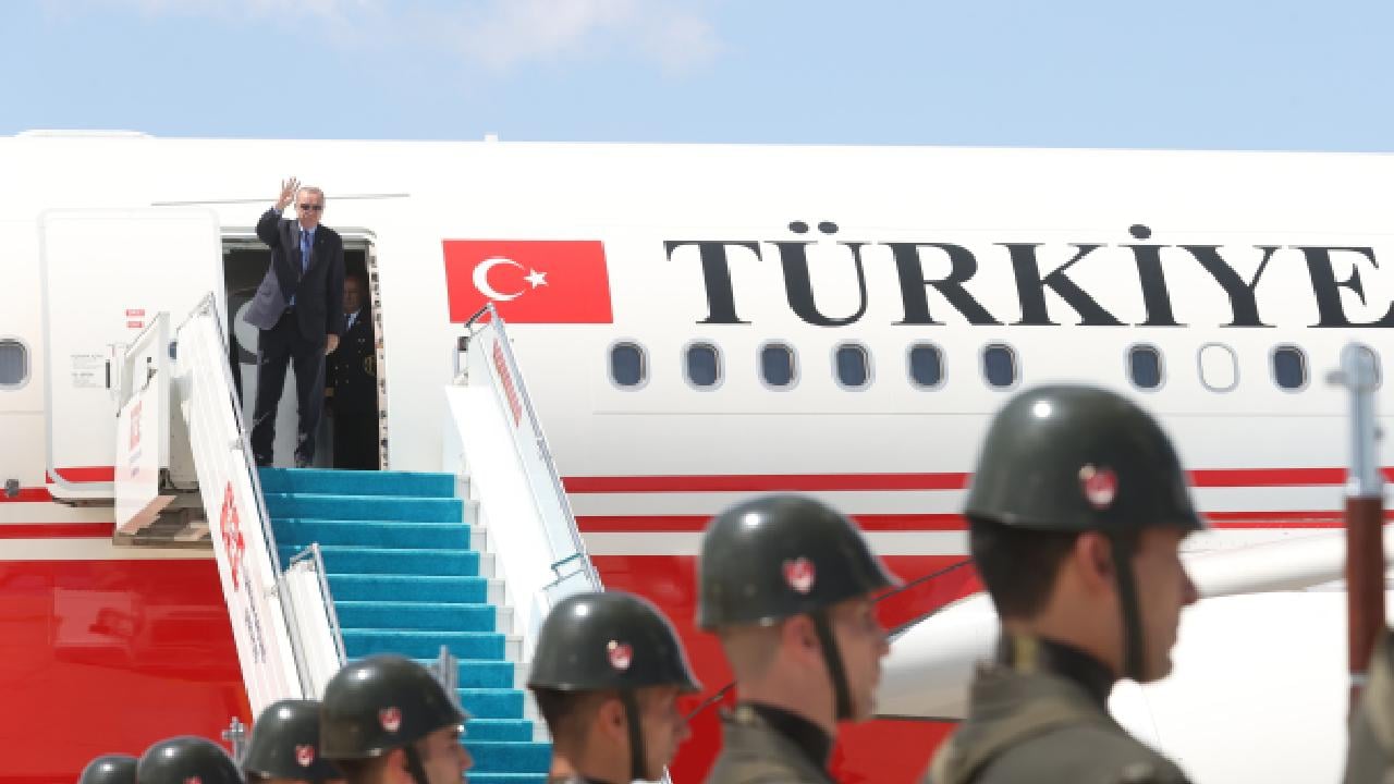Foto - 'O anlar soğuk bir duş etkisiydi' diyerek Türkiye'ye duyurdu: Erdoğan uçağı indirtmedi