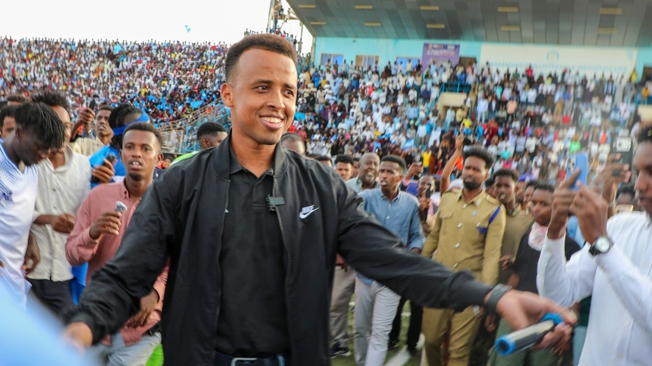Foto - O artık halk kahramanı: Somalililer, ABD'ye alınmayan hakem Artan'a destek verdi
