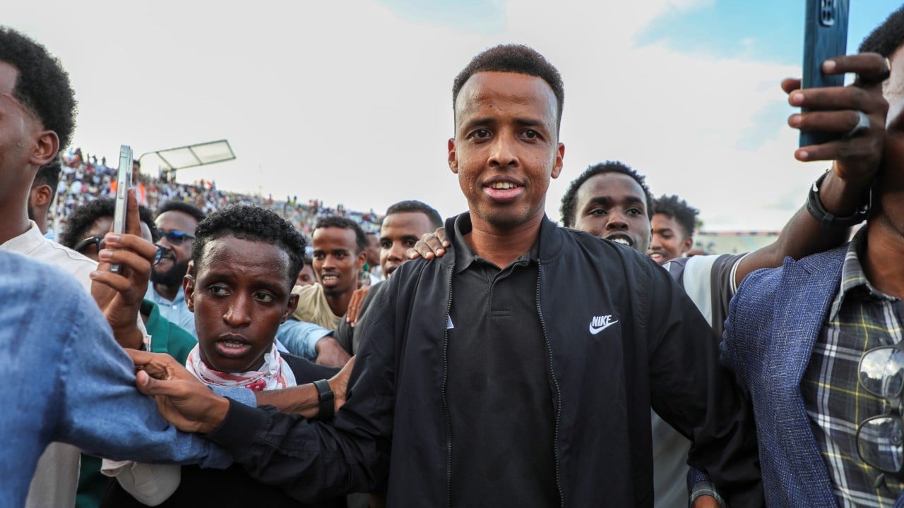Foto - O artık halk kahramanı: Somalililer, ABD'ye alınmayan hakem Artan'a destek verdi