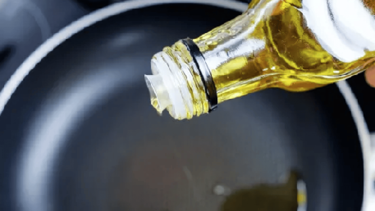 Foto - O detay çok şaşırtıcı ama yine de... Zeytinyağı şişesindeki bu parça meğer o görevi görüyormuş!