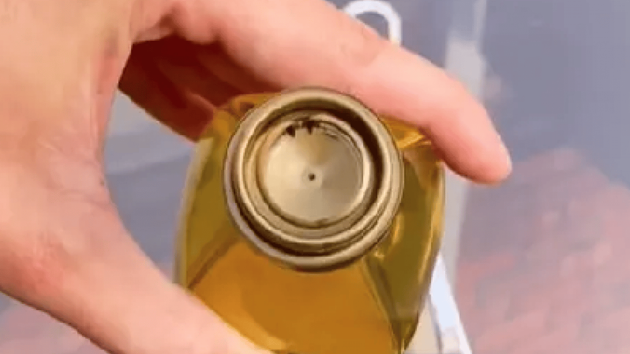 Foto - O detay çok şaşırtıcı ama yine de... Zeytinyağı şişesindeki bu parça meğer o görevi görüyormuş!