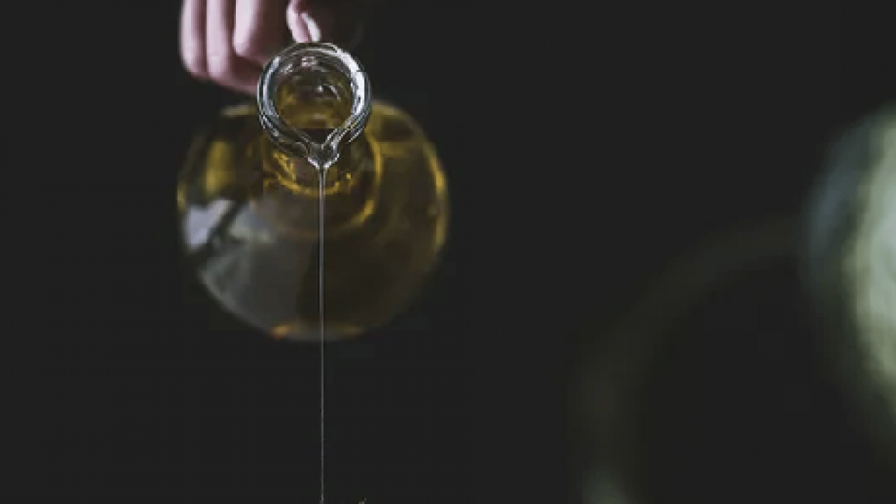 Foto - O detay çok şaşırtıcı ama yine de... Zeytinyağı şişesindeki bu parça meğer o görevi görüyormuş!