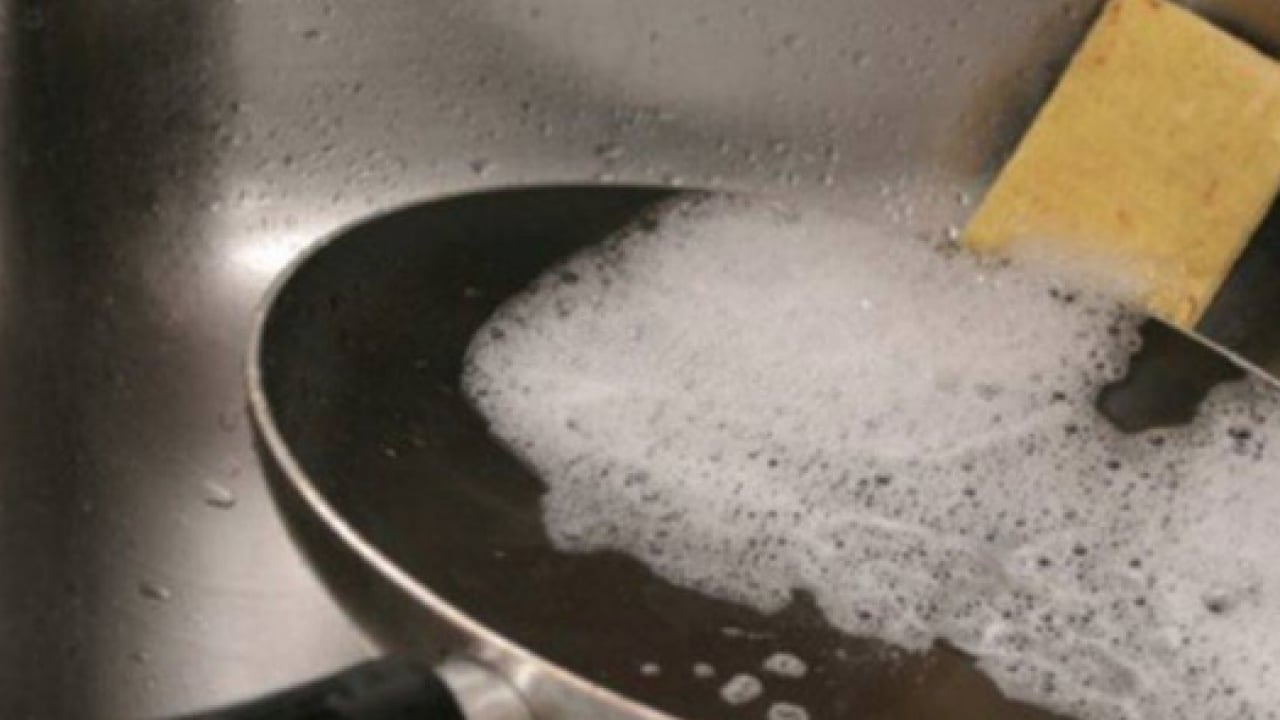 O hastalık geliyorum diyor maalesef: Teflon tavanızda bu izi görürseniz sakın kullanmayın