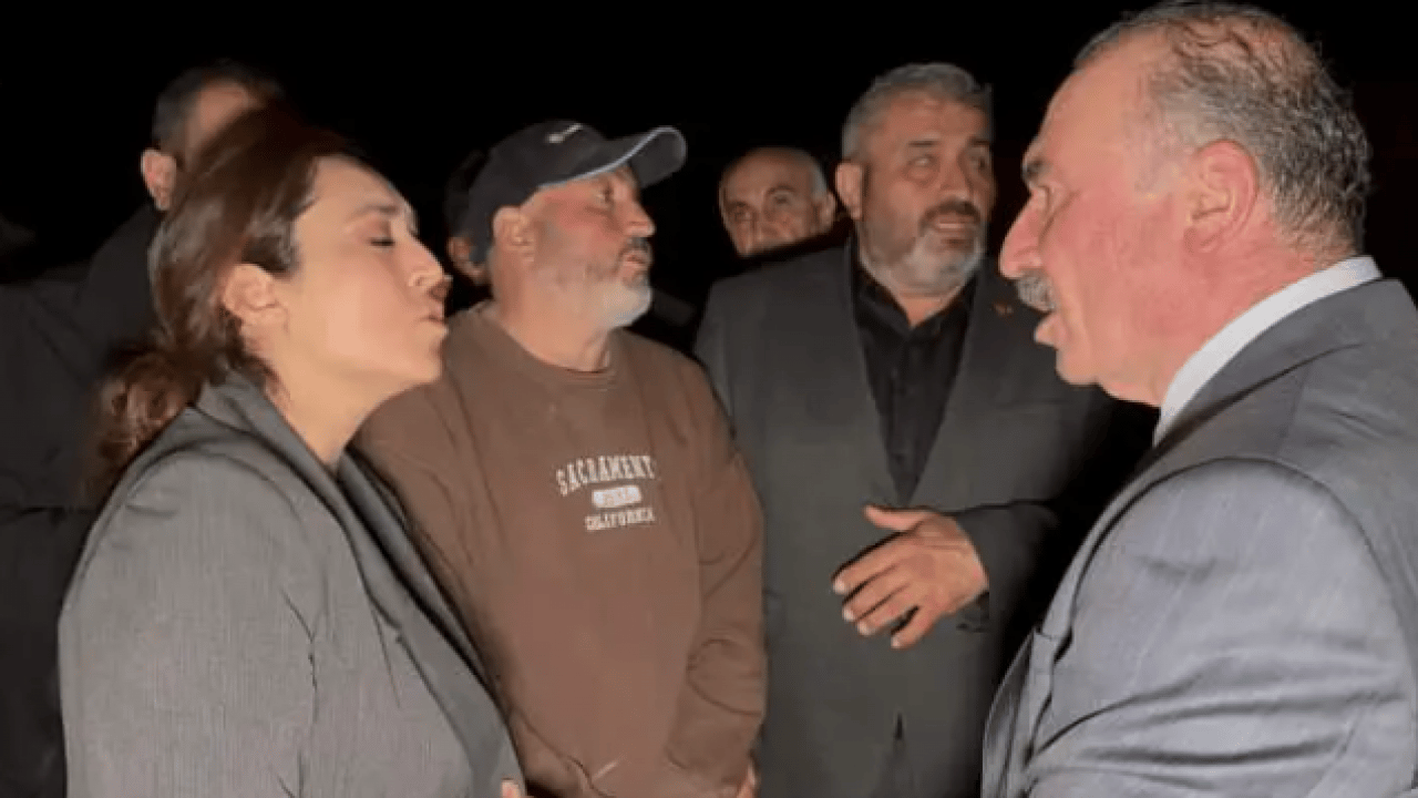 Foto - Bir ilçeyi hortum vurdu! Evlerin büyük çoğunluğu kullanılamaz halde!