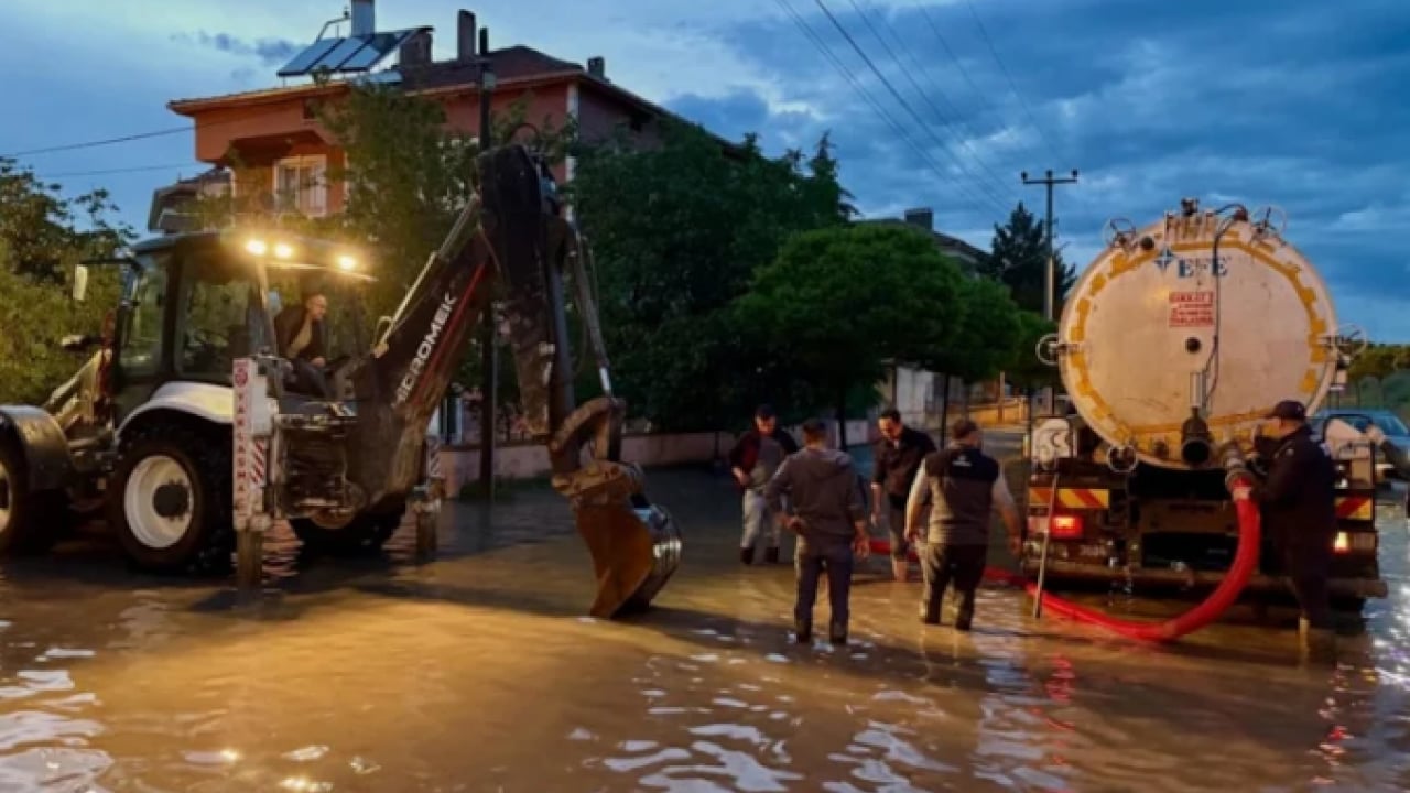 Foto - O ilde dolu esareti! Sel hayatı felç etti!