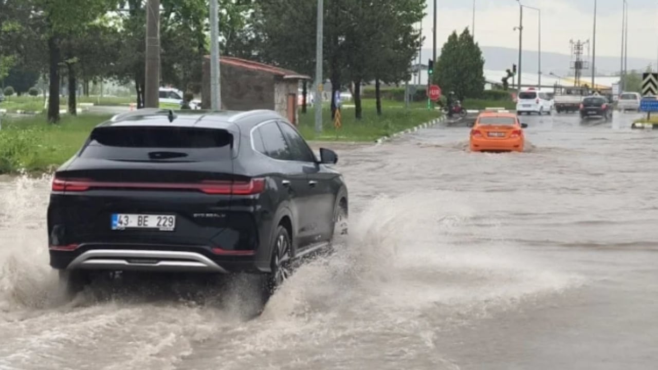 O ilde dolu esareti! Sel hayatı felç etti!