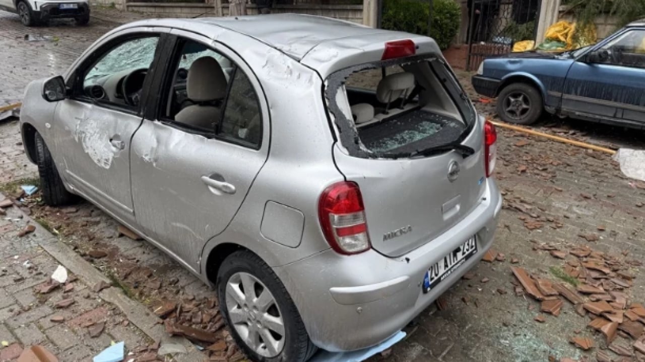 Foto - O ilde hayat felç oldu: Ağaçlar devrildi, otomobiller zarar gördü!