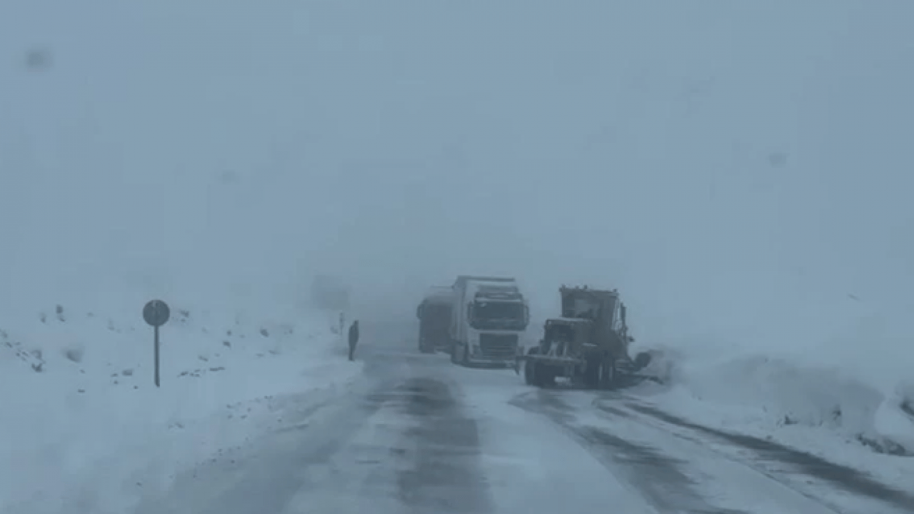 O ilde kar alarmı! Ulaşım durma noktasına geldi
