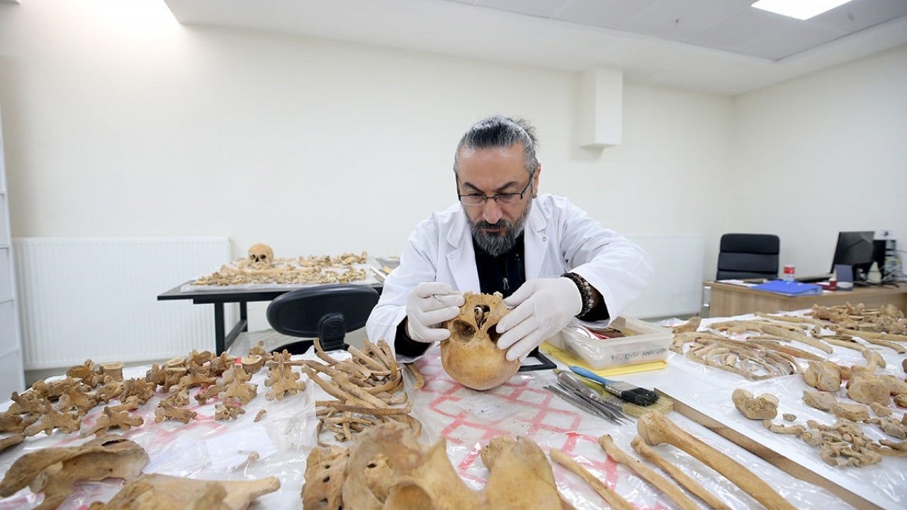 Foto - O ilimizde fışkıran tarih gün yüzüne çıkarılıyor: 72 insan iskeleti masaya yatırıldı…