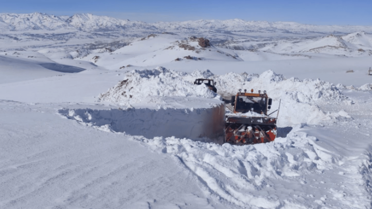 Foto - O ilimizde hayat resmen durdu! Kar kalınlığı 4 metreye ulaştı