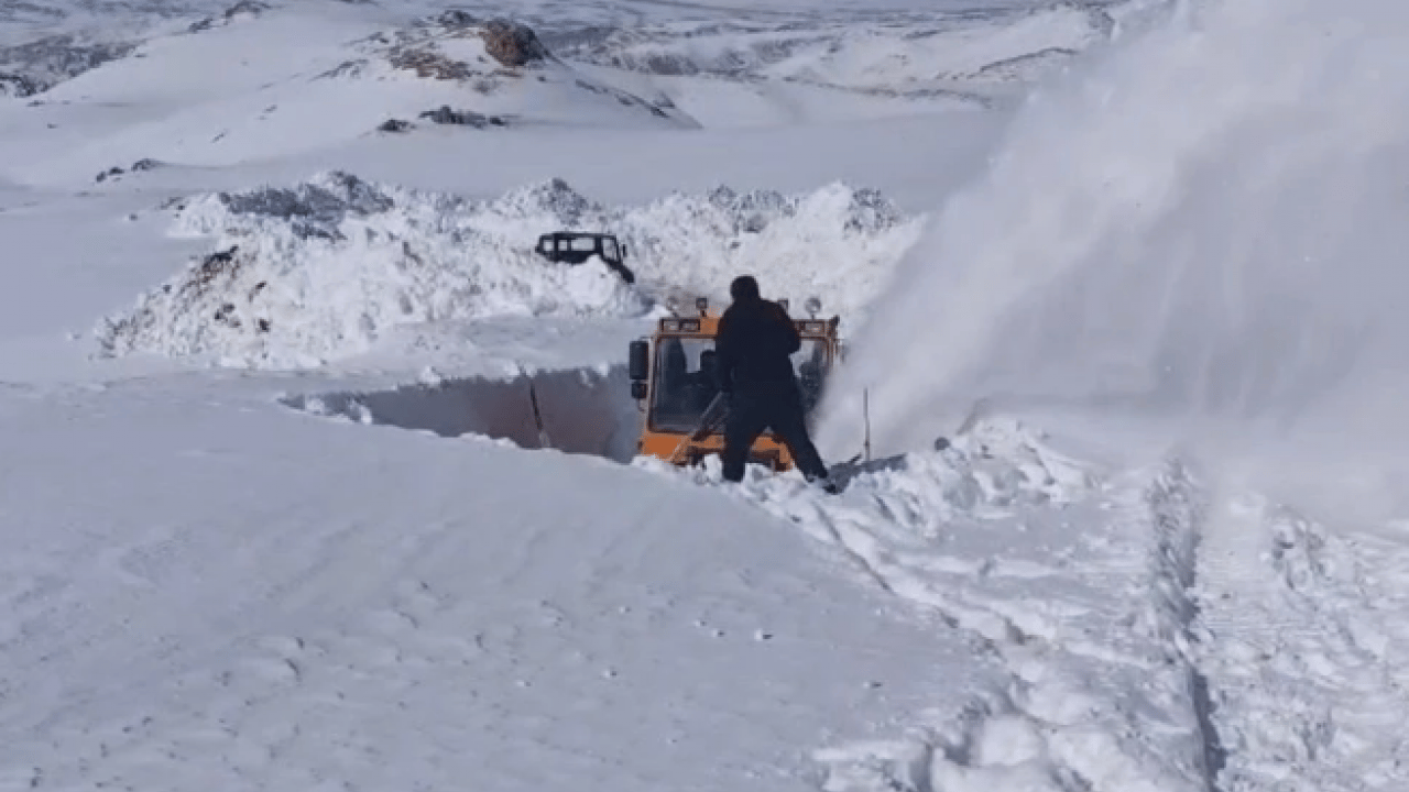 Foto - O ilimizde hayat resmen durdu! Kar kalınlığı 4 metreye ulaştı