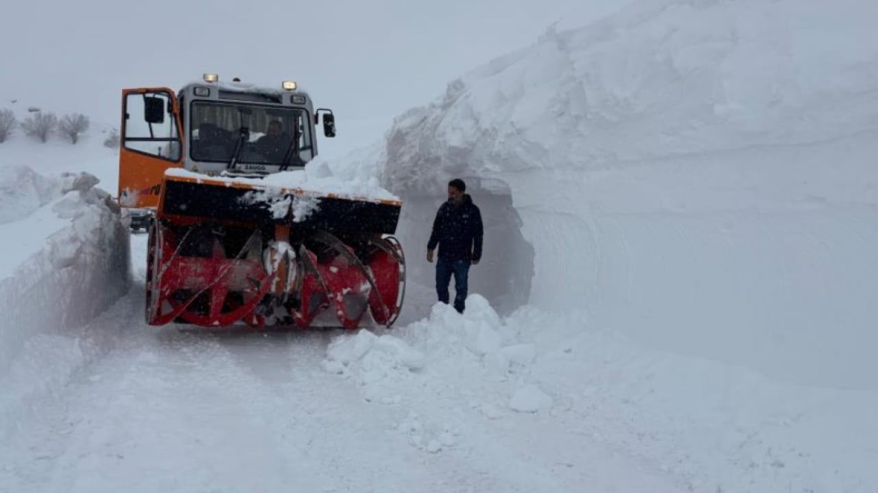 O ilimizde kar kalınlığı 3.5 metreyi buldu