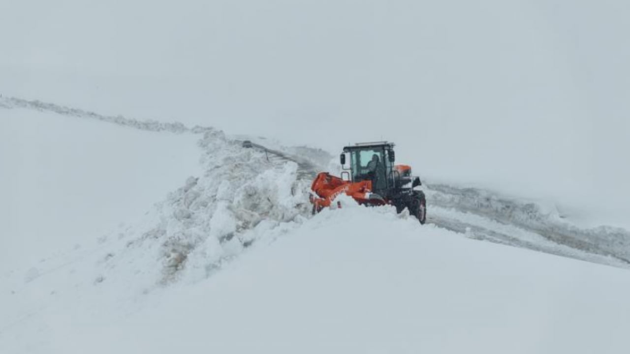Foto - O ilimizde kar ve tipi hayatı durdurdu! Mahsur kalan 50 kişi kurtarıldı