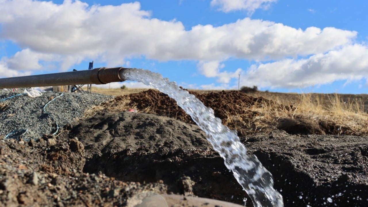 O ilimizde kaynak bulundu! Saniyede 6 litre su fışkırıyor