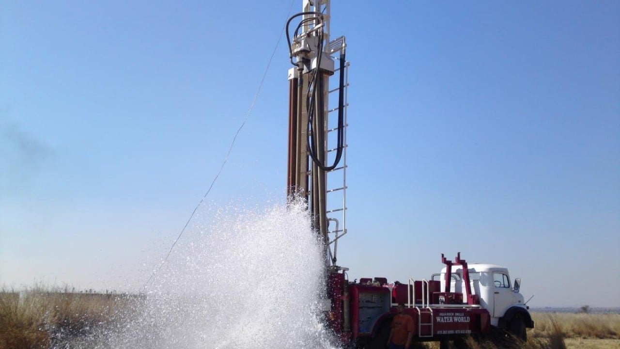 Foto - O ilimizde kaynak bulundu! Saniyede 6 litre su fışkırıyor