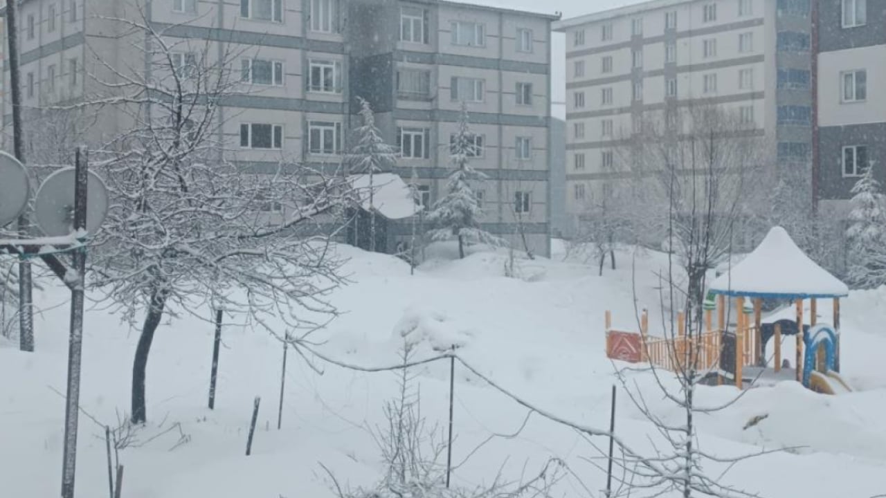 Foto - O ilimizde kış geri döndü! Nisan ayında lapa lapa kar yağdı