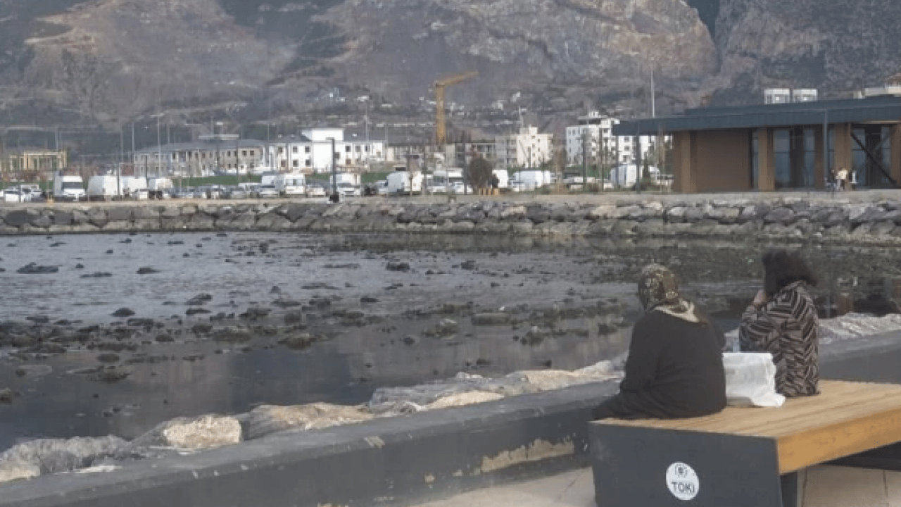 Foto - O ilimizde korkutan görüntü! Deniz suyu metrelerce çekildi