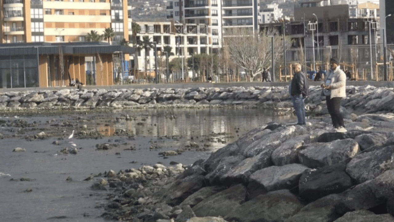 Foto - O ilimizde korkutan görüntü! Deniz suyu metrelerce çekildi