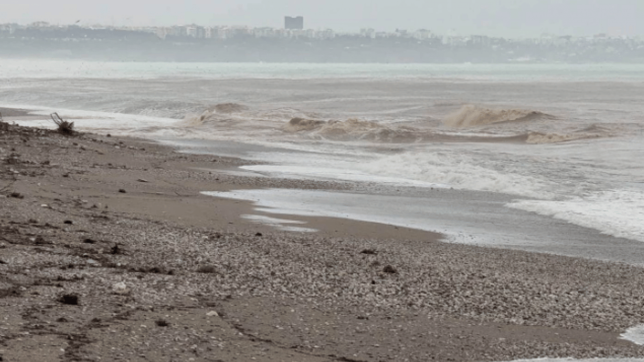Foto - O ilimizde korkutan görüntü! Rengi kahverengiye döndü