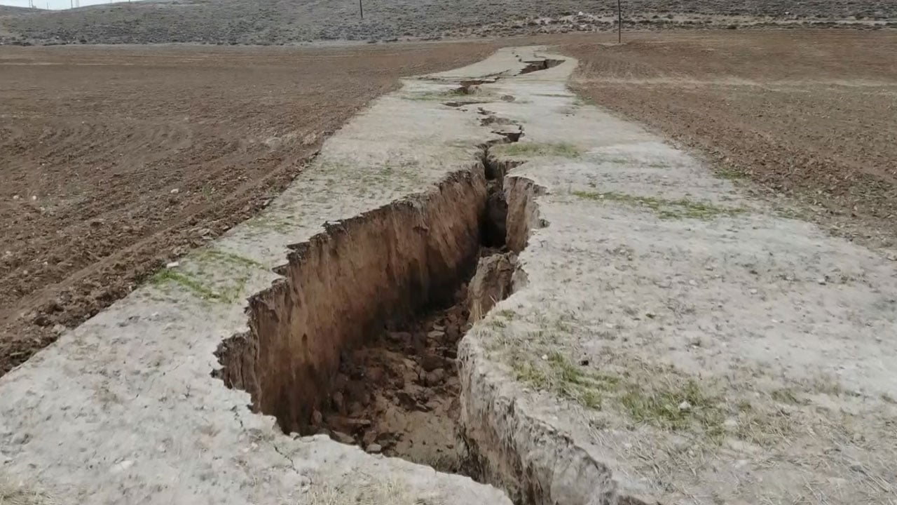 Foto - O ilimizde obruk alarmı büyüyor! Bu gidişle yerleşim yerlerine ulaşacak