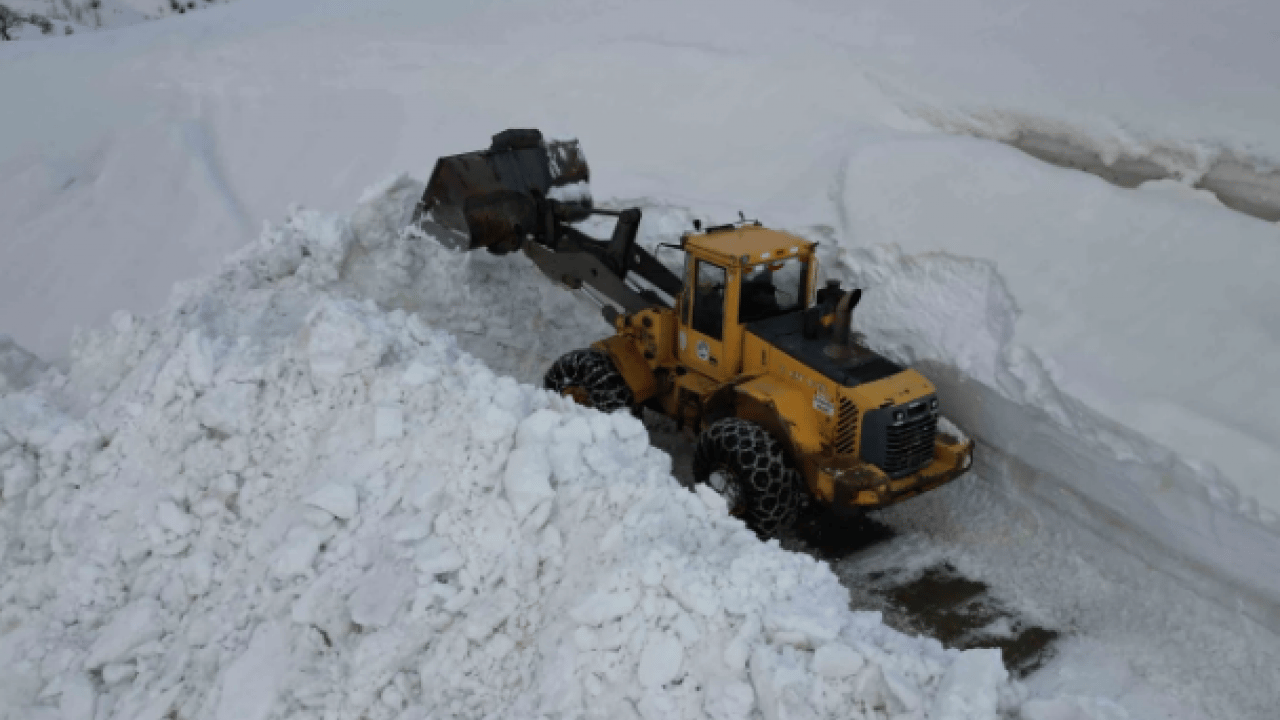 Foto - O ilimizde şaşırtan görüntü! Kar kalınlığı 5 metreyi buldu