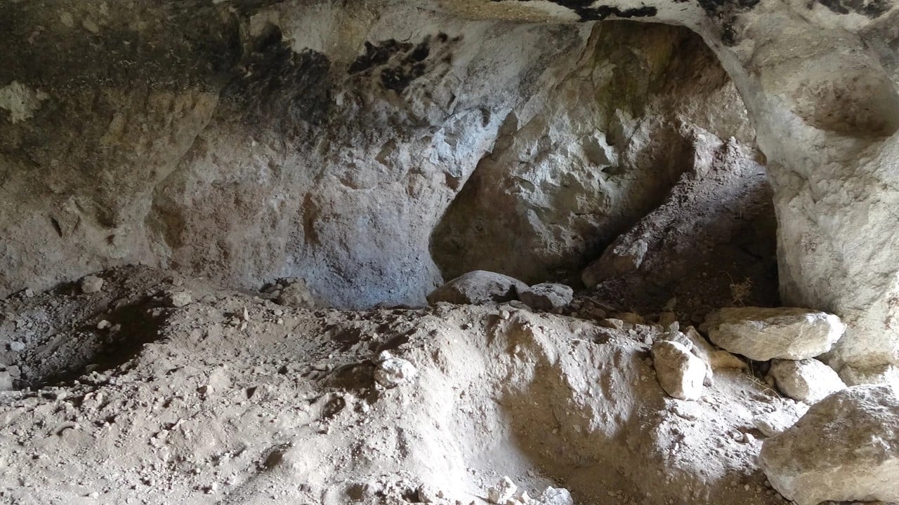 Foto - O ilimizden altın fışkırıyor: Defineciler her taşın altını kazmaya başladı