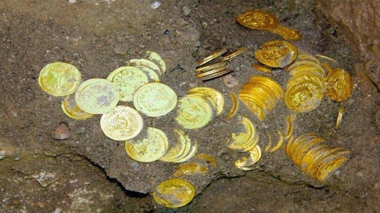 Foto - O ilimizden altın fışkırıyor: Defineciler her taşın altını kazmaya başladı