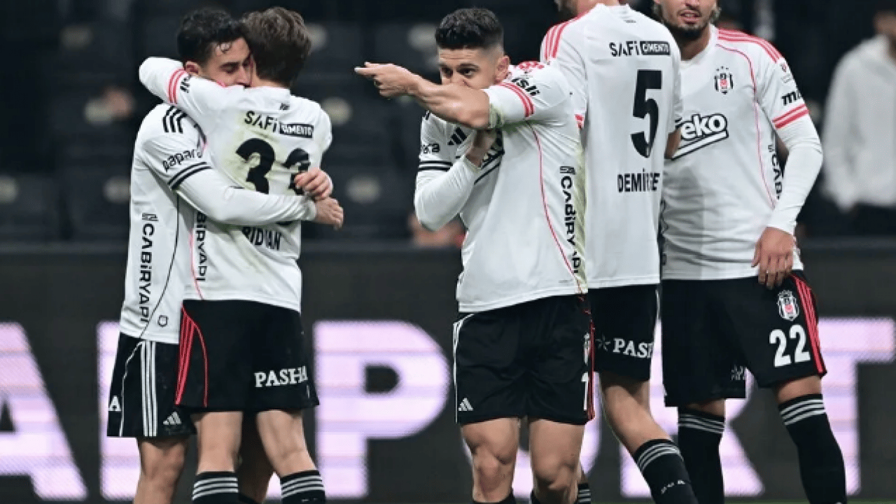 Foto - O isme sert tepki sürüyor: Attığı gol Rashica'yı kurtaracak mı? Pek bir şey değişmedi