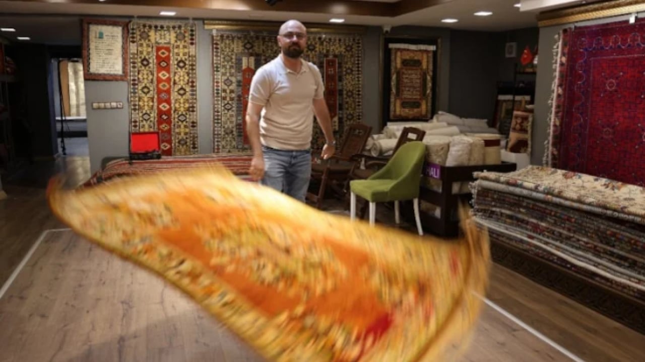 O kadar değerli ki sermeye kıyamıyor! Hepsini kasada saklıyor!