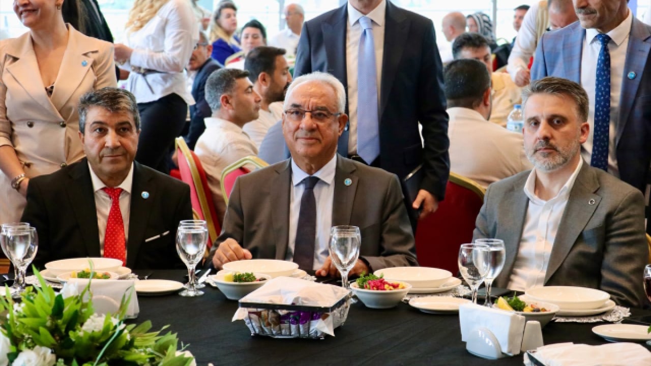 Foto - O partiye kapağı atmaya çalışmışlardı! Özgür Özel’in feleğini şaşırtacak açıklama geldi: Biz, kirli siyasetçilerin yıkanacağı çamaşır makinesi değiliz