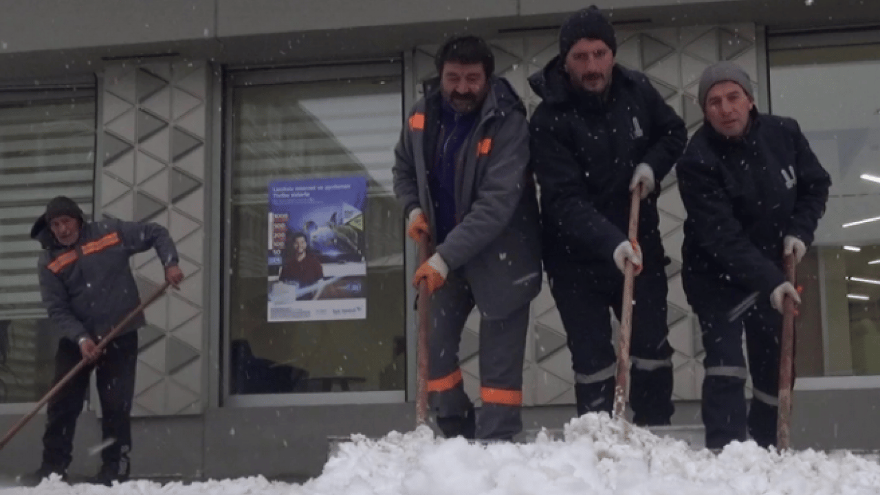 Foto - O şehir kara teslim oldu! 815 mahalleye ulaşım durdu