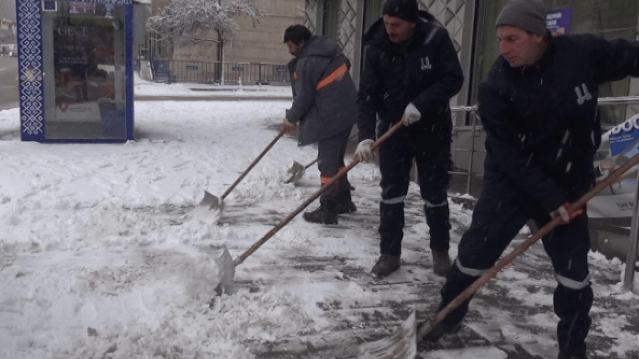Foto - O şehir kara teslim oldu! 815 mahalleye ulaşım durdu