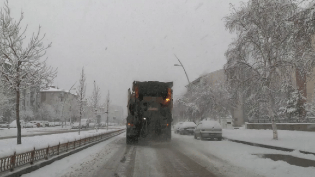 Foto - O şehir kara teslim oldu! 815 mahalleye ulaşım durdu