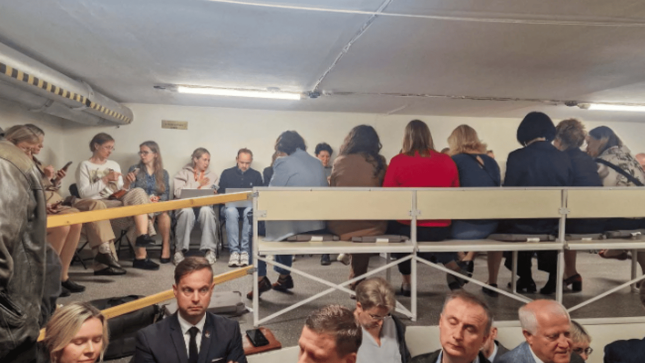 Foto - O ülkede kırmızı alarm! Cumhurbaşkanı sığınağa indi