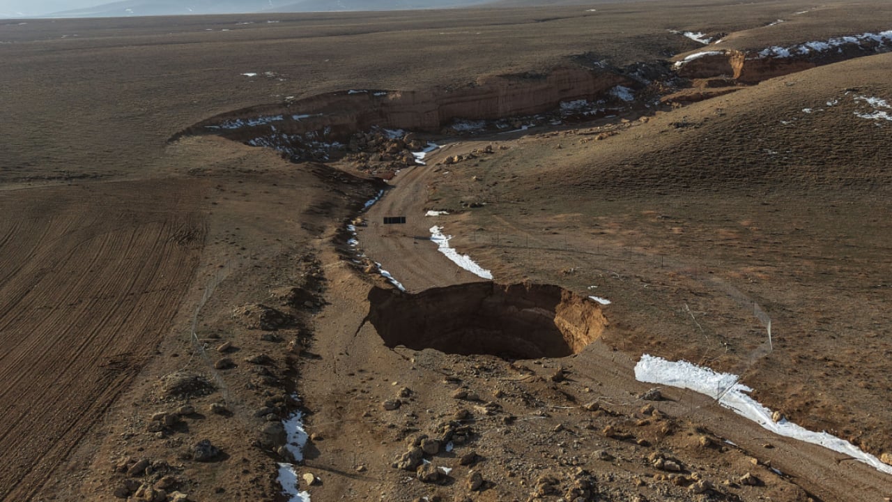 Foto - Obruk sayısı 700'e ulaştı! İklim değişti, sular çekildi, toprak çöktü: Uzmanından korkutan uyarı