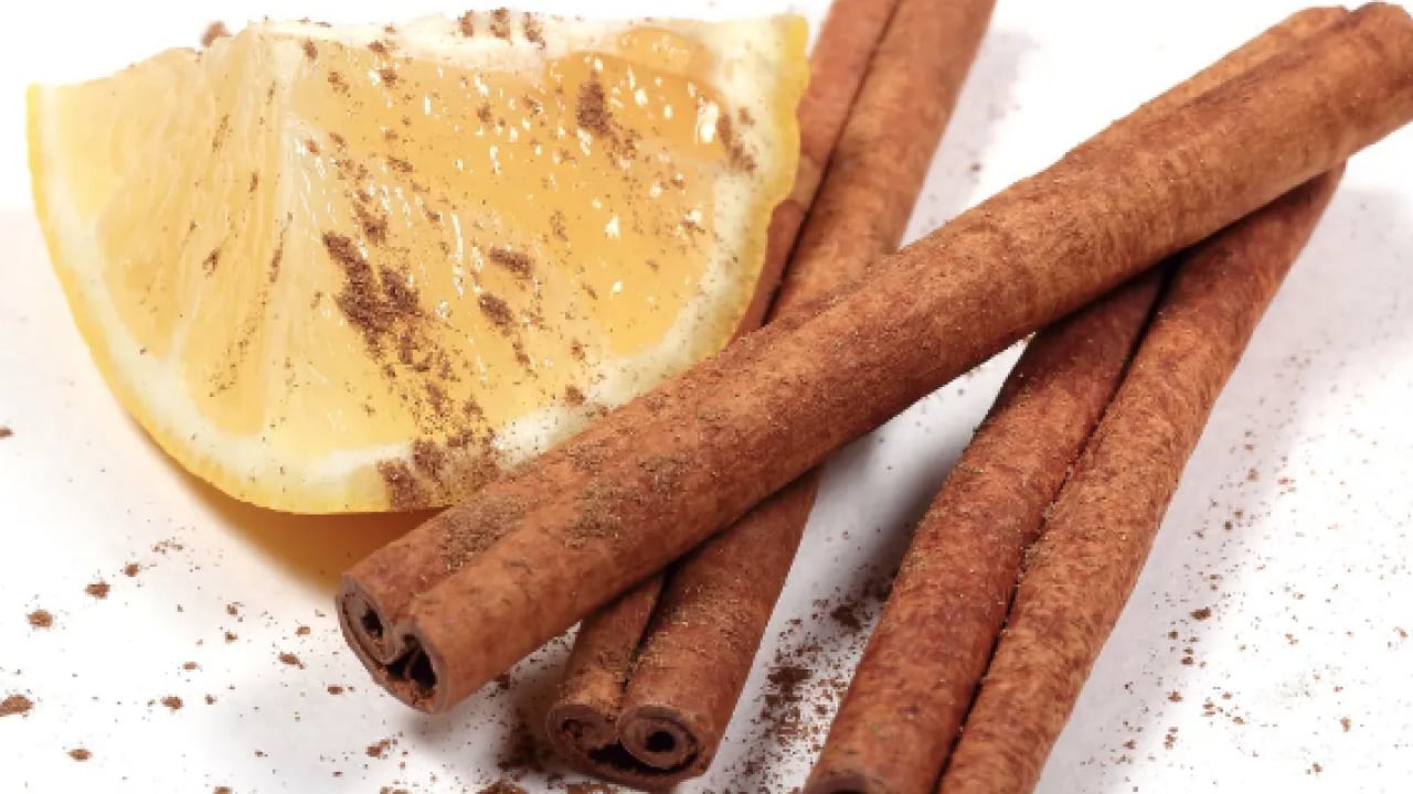 Foto - Ödemden kurtulmak mı istiyorsunuz? Vücudu içeriden yıkıyor: Akşamdan bir bardak suya atın ve...