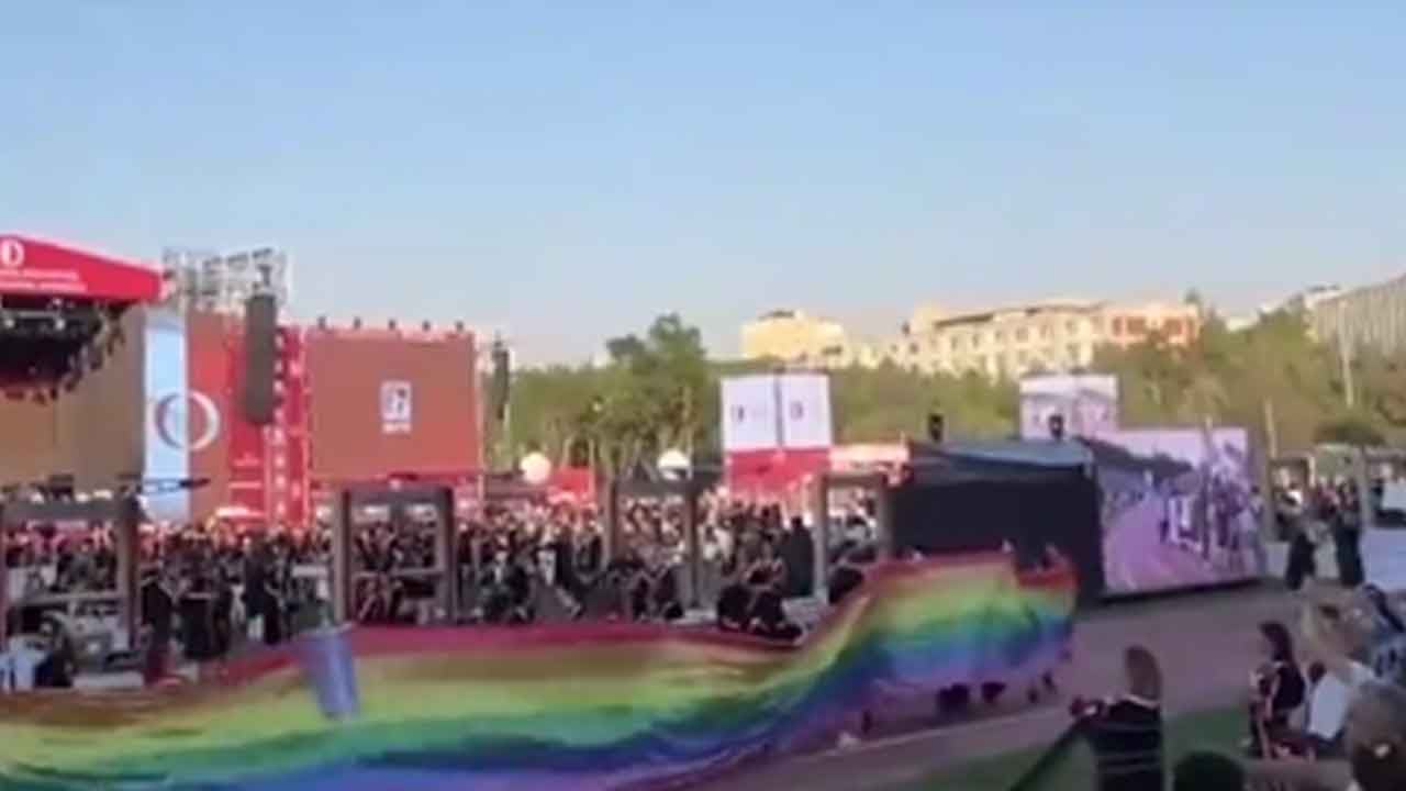 Foto - ODTÜ'de rezil anlar: Ayet olunca engel, LGBT olunca alkış