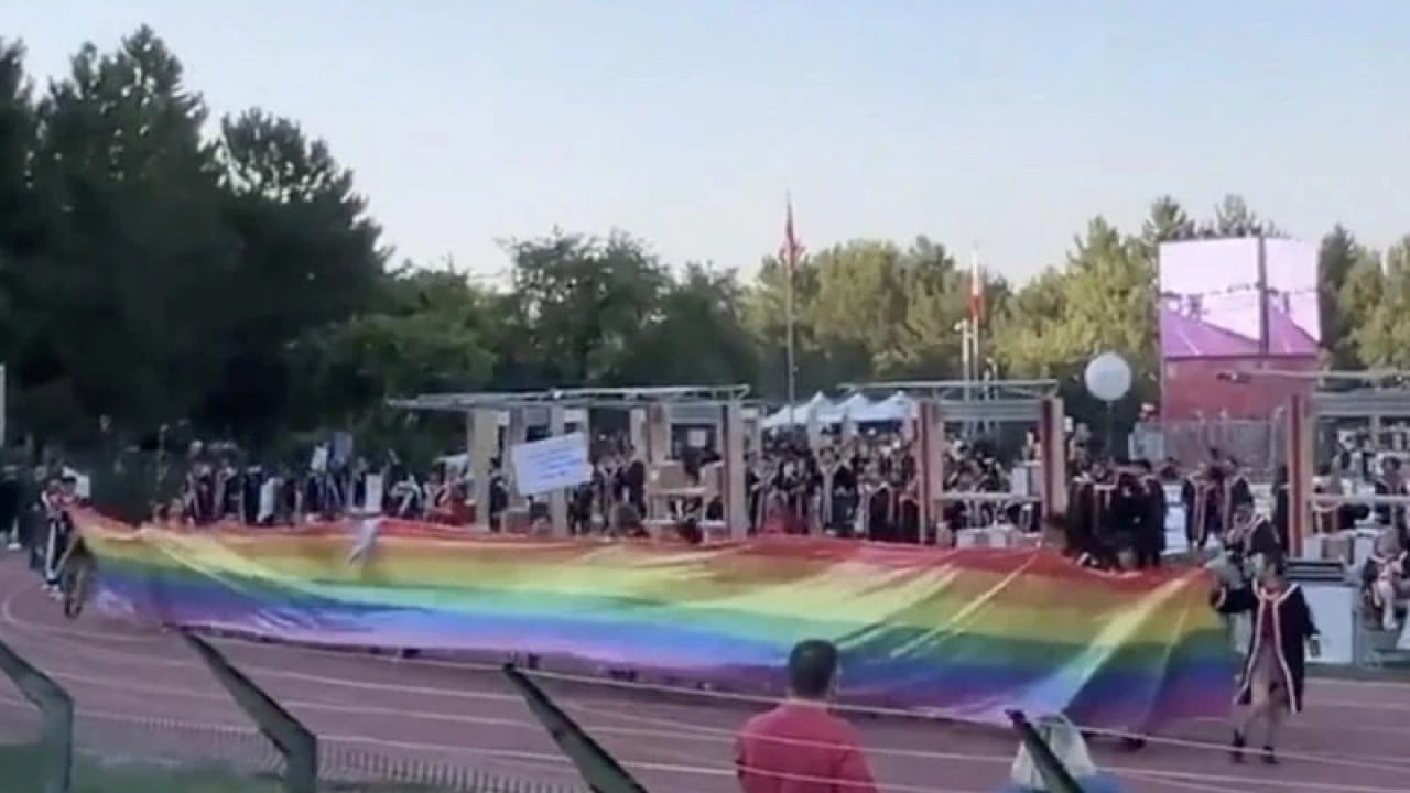Foto - ODTÜ'de rezil anlar: Ayet olunca engel, LGBT olunca alkış
