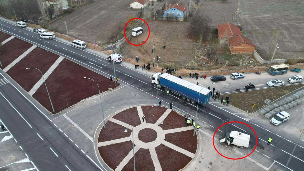 Foto - Öğrenci servisi kaza yaptı! Çok sayıda yaralı var