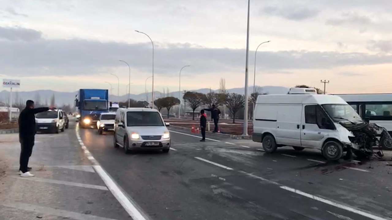 Foto - Öğrenci servisi kaza yaptı! Çok sayıda yaralı var