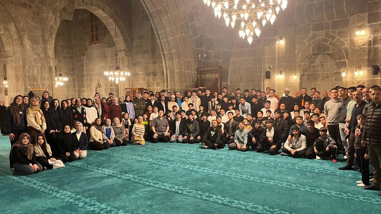 Öğrenciler tarihi mirası yaşayarak öğreniyor! 4 yılda 100 cami gezdiler