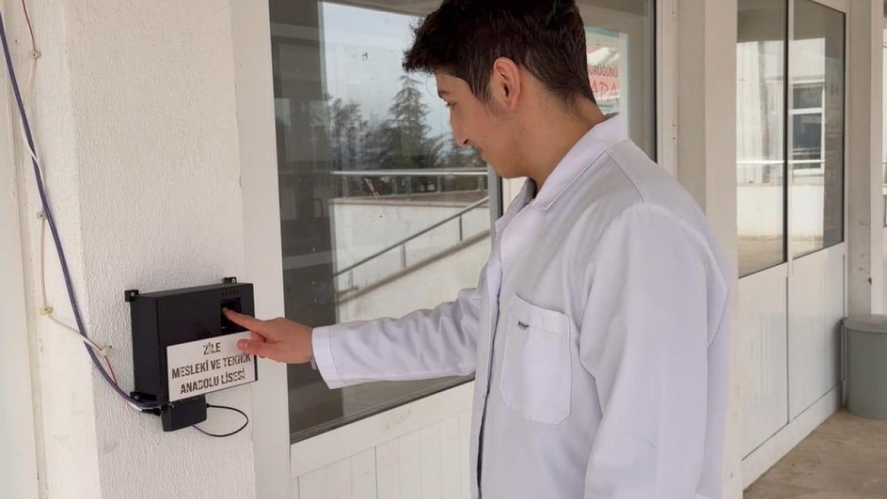 Öğrencilerden yerli parmak izi sistemi Başarıya doymuyoruz